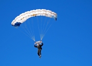 德罗巴在掘金比赛中出色防守，爆冷引发热议！再创辉煌时刻